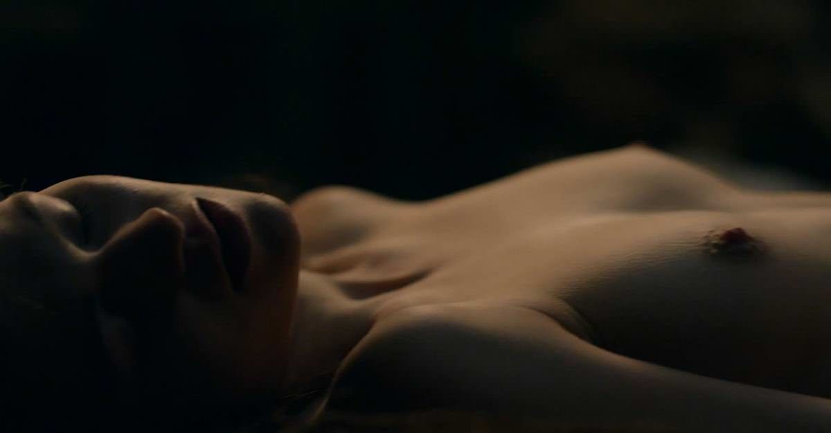 sophie-skelton-nude-sexy-15 sophie skelton nude sexy 15