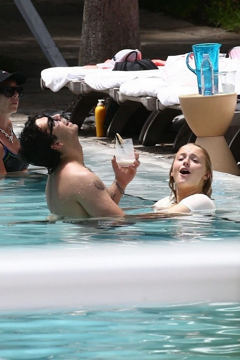 sophie-turner-exposed-paparazzi-photos-13 sophie turner exposed paparazzi photos 13