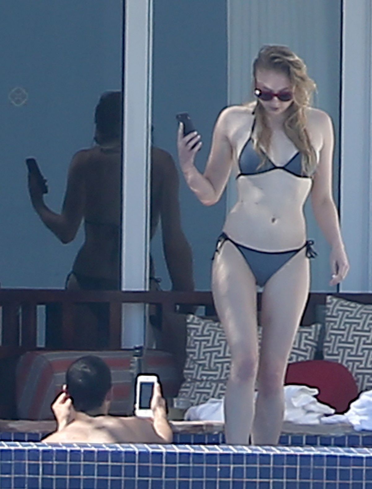 sophie-turner-exposed-paparazzi-photos-21 sophie turner exposed paparazzi photos 21