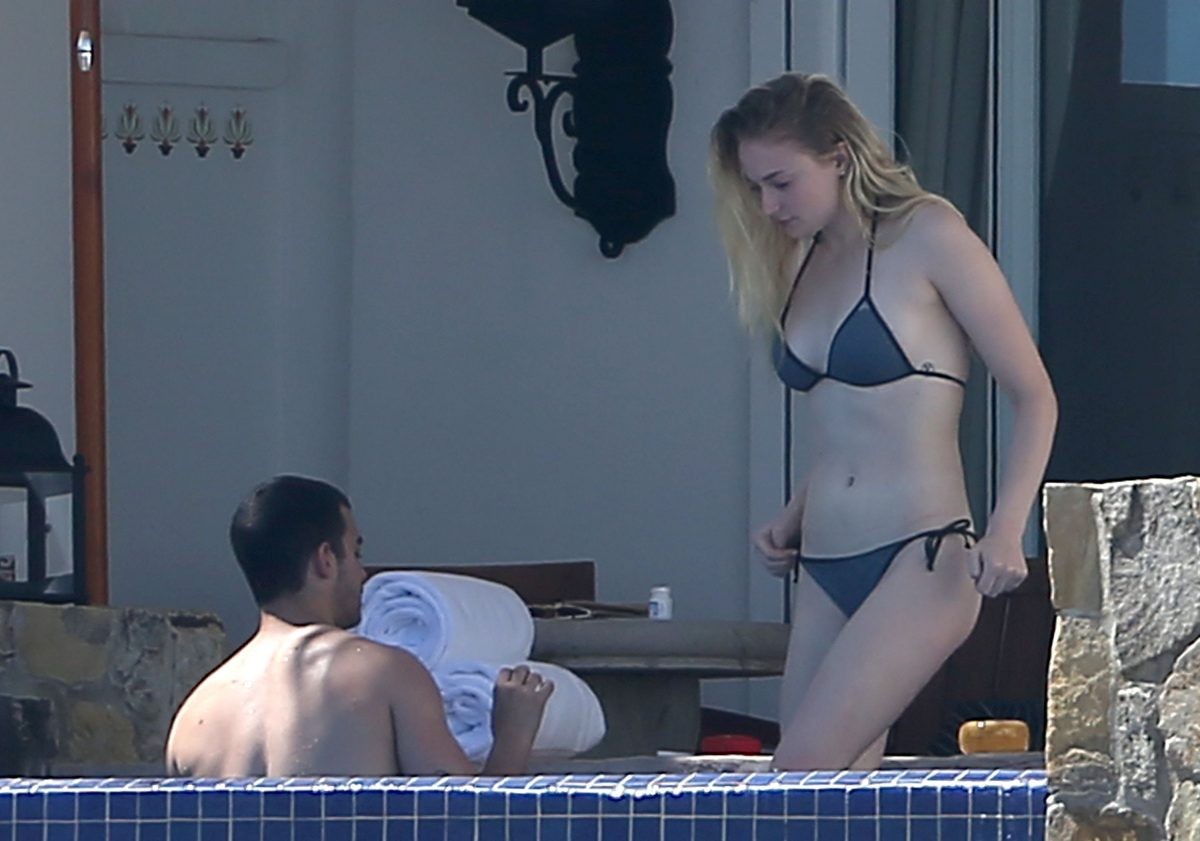 sophie-turner-exposed-paparazzi-photos-27 Sophie Turner Exposed Paparazzi Photos 3