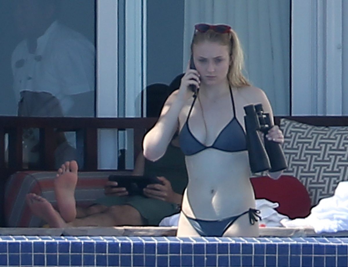 sophie-turner-exposed-paparazzi-photos-30 sophie turner exposed paparazzi photos 30