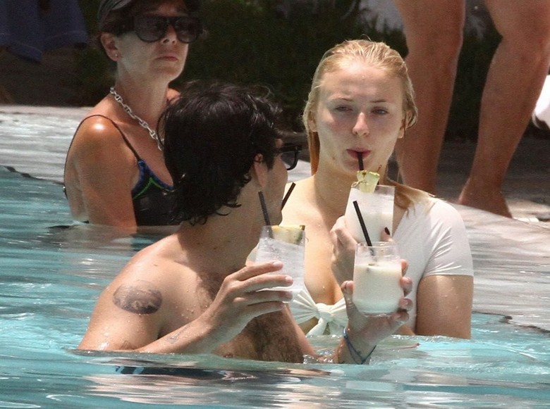 sophie-turner-exposed-paparazzi-photos-31 sophie turner exposed paparazzi photos 31