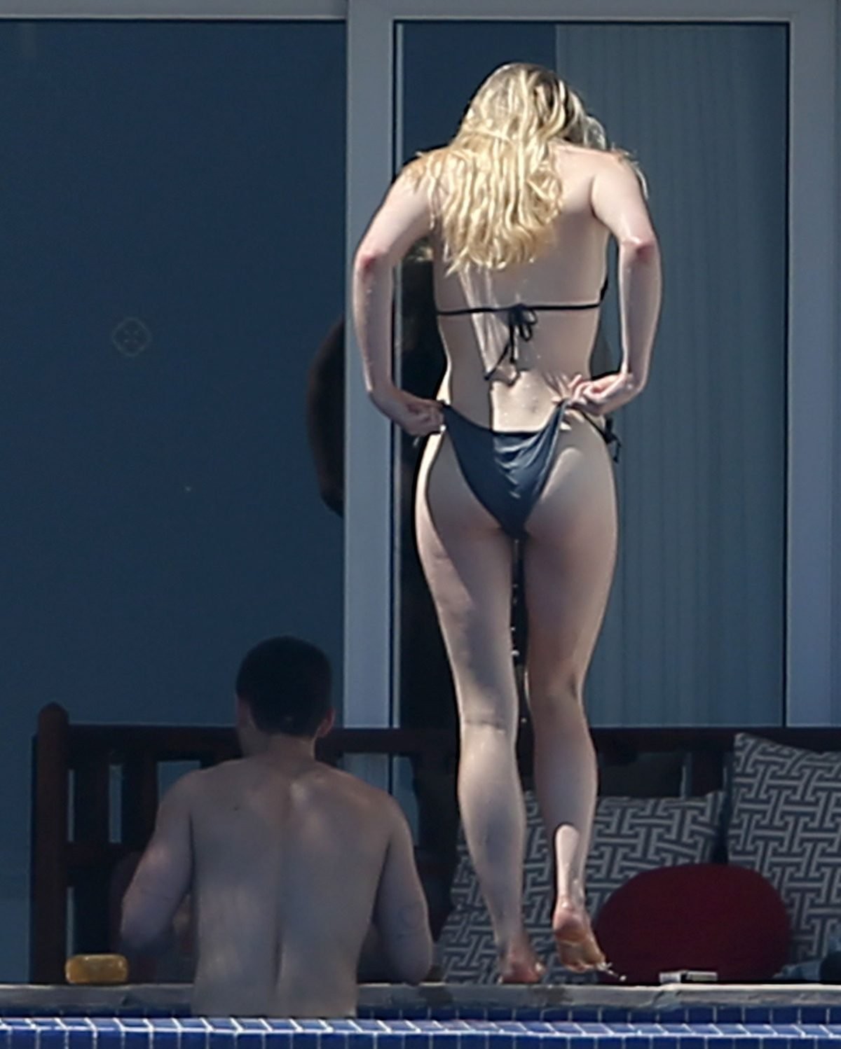 sophie-turner-exposed-paparazzi-photos-32 sophie turner exposed paparazzi photos 32