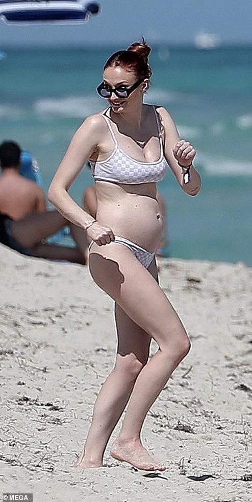 sophie-turner-pregnant-bikini-thefappening-cfd-15 Hot Pregnant Actress