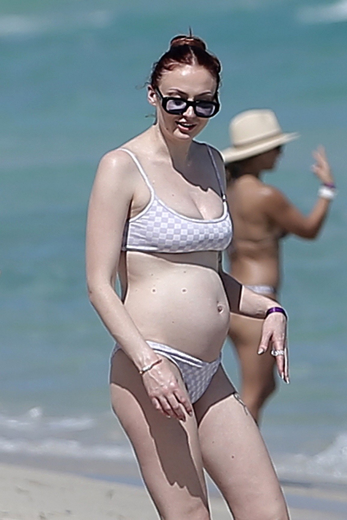 sophie-turner-pregnant-bikini-thefappening-cfd-4 sophie turner pregnant bikini thefappening cfd 4