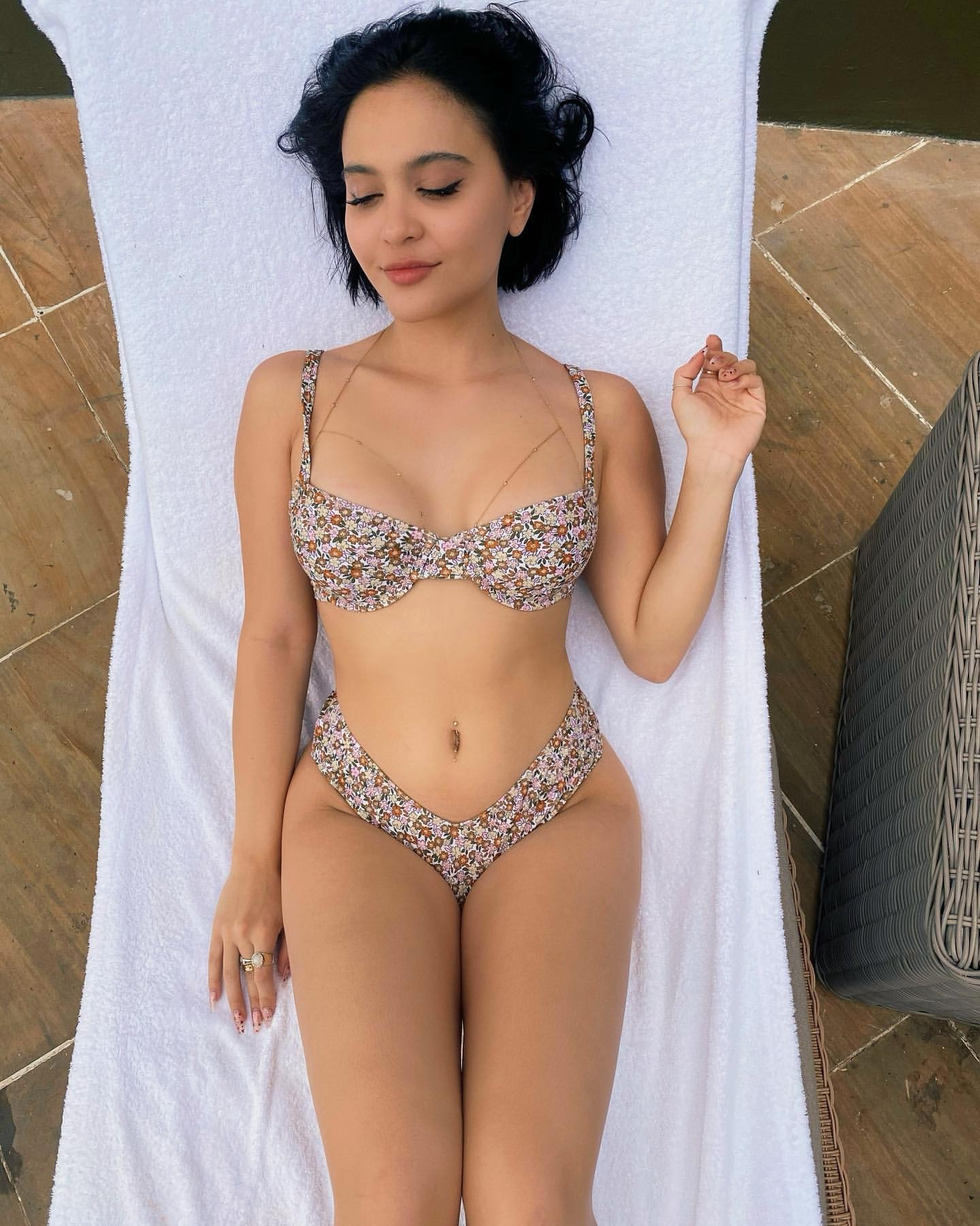 stella-hudgens-sexy-bikini-new-year-2020-thefappening-cfd-1 Stella Hudgens Bikini