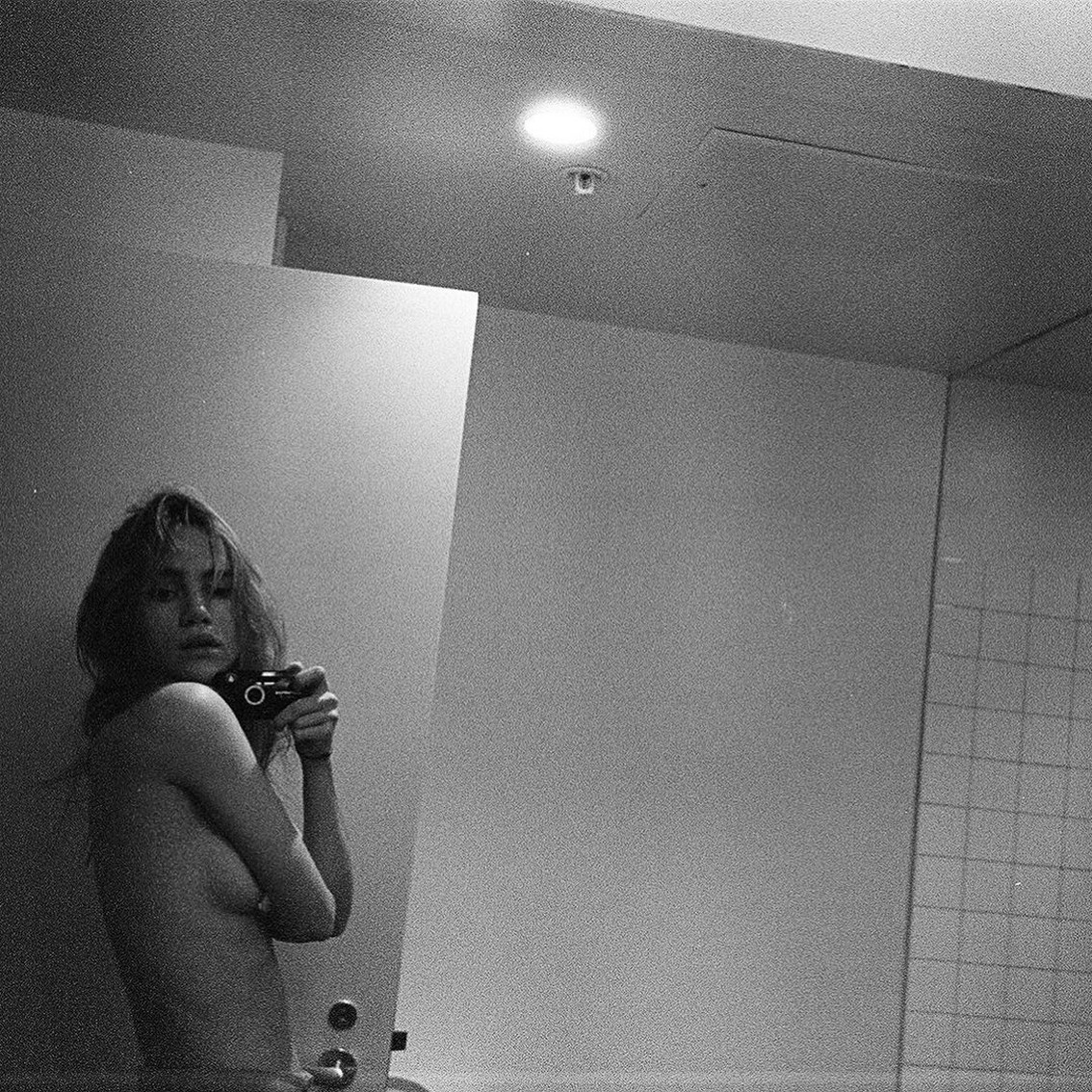 suki-waterhouse-sexy-thefappening-pro-26 Suki Waterhouse Topless