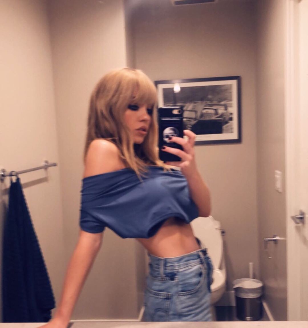 sydney-sweeney-sexy-thefappening-cfd-28 Sydney Sweeney Leaked Selfie