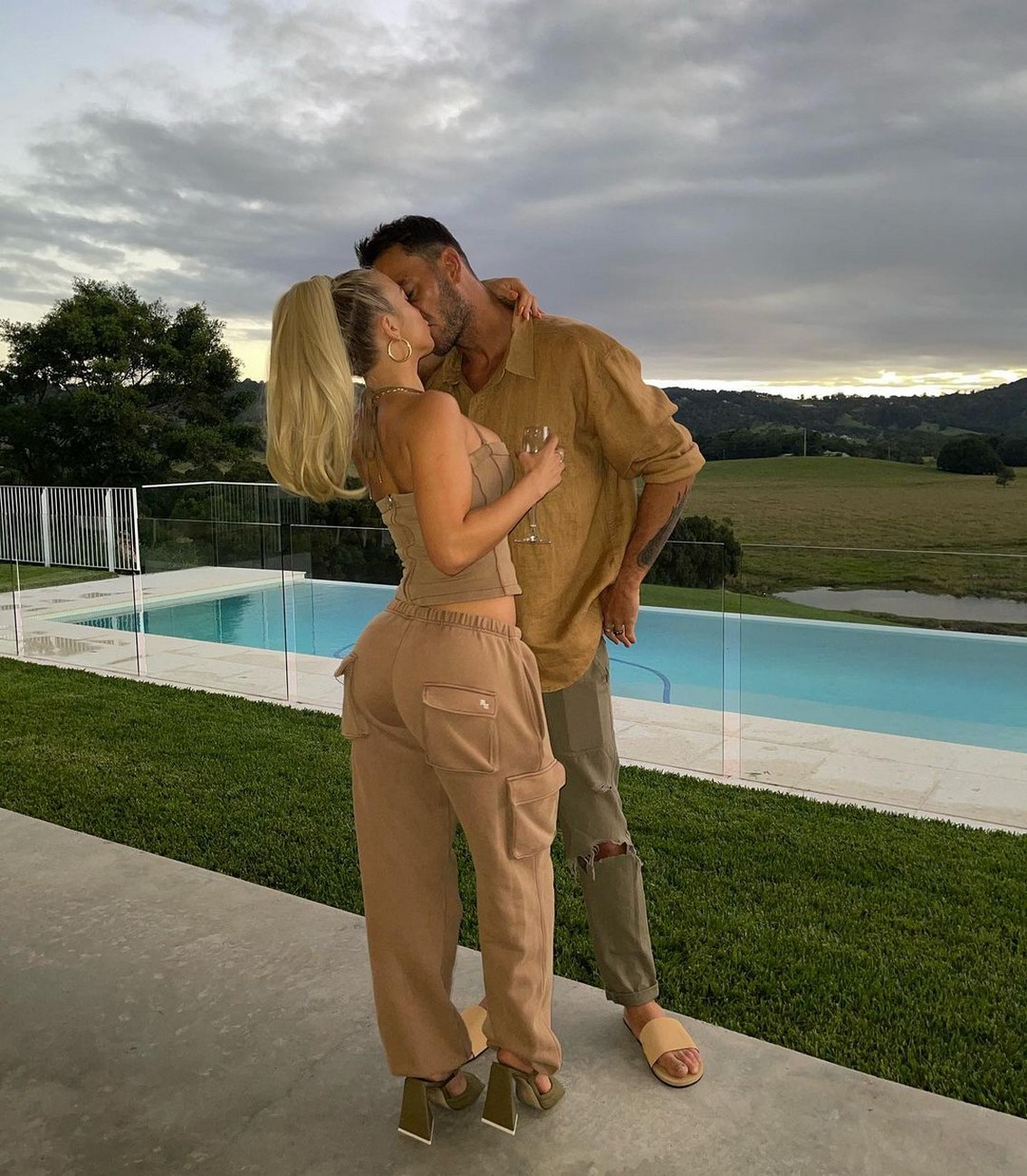 tammy-hembrow-kisses-matt-poole-thefappening-cfd-2 tammy hembrow kisses matt poole thefappening cfd 2