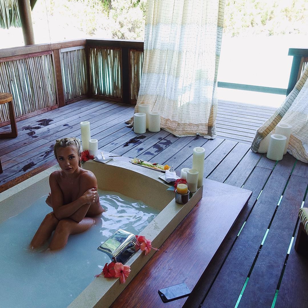 tammy-hembrow-topless-covered-5 tammy hembrow topless covered 5