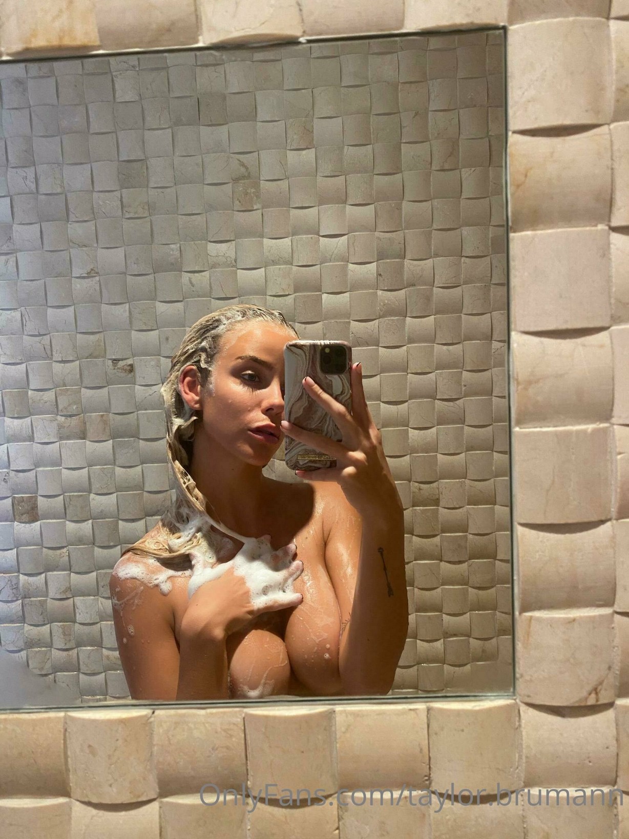 taylor-brumann-nude-thefappening-cfd-5 Taylor Brumann Leaked