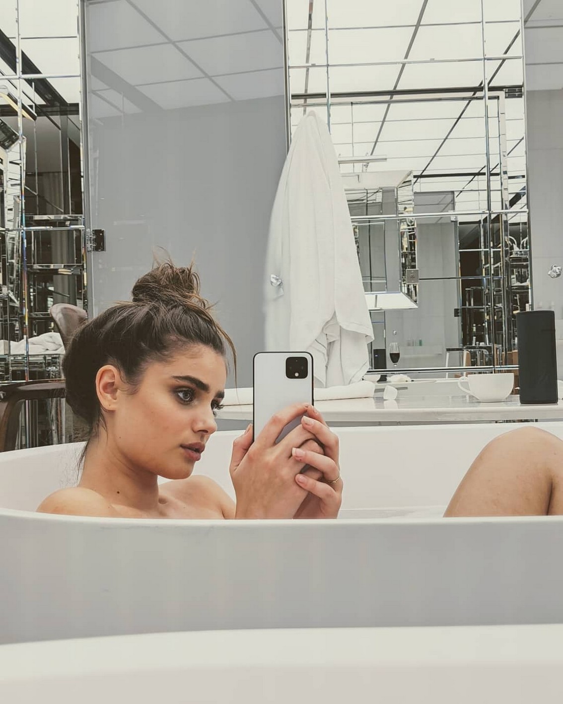 taylor-hill-hot-on-selfie-thefappening-cfd-7 Taylor Hill Naked Selfie In Bath