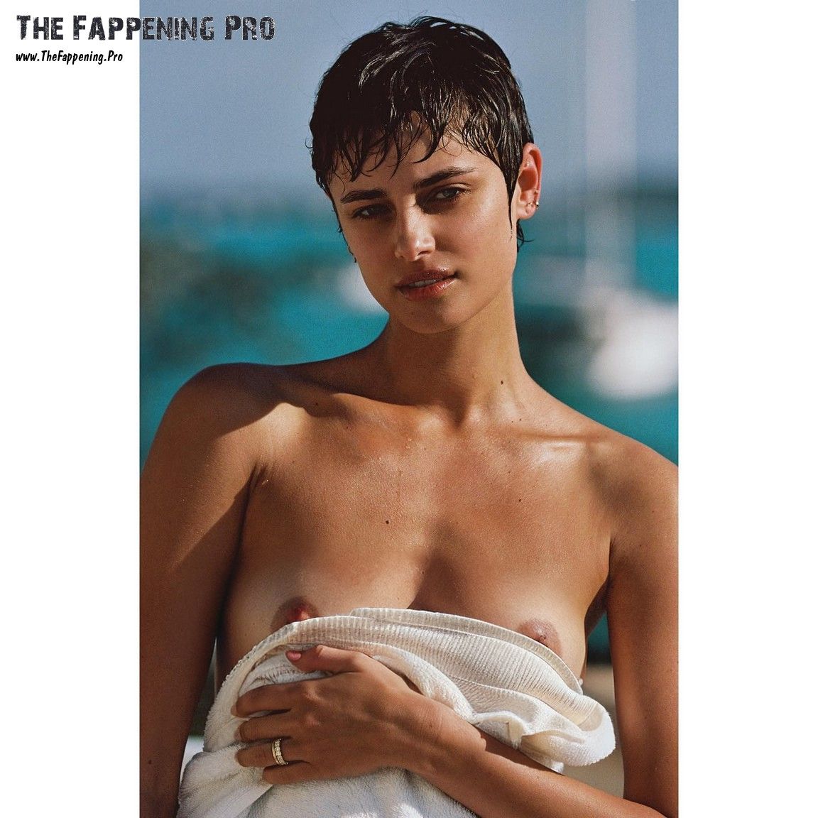 taylor-hill-topless-thefappening-cfd-10-1 Taylor Hill Nude