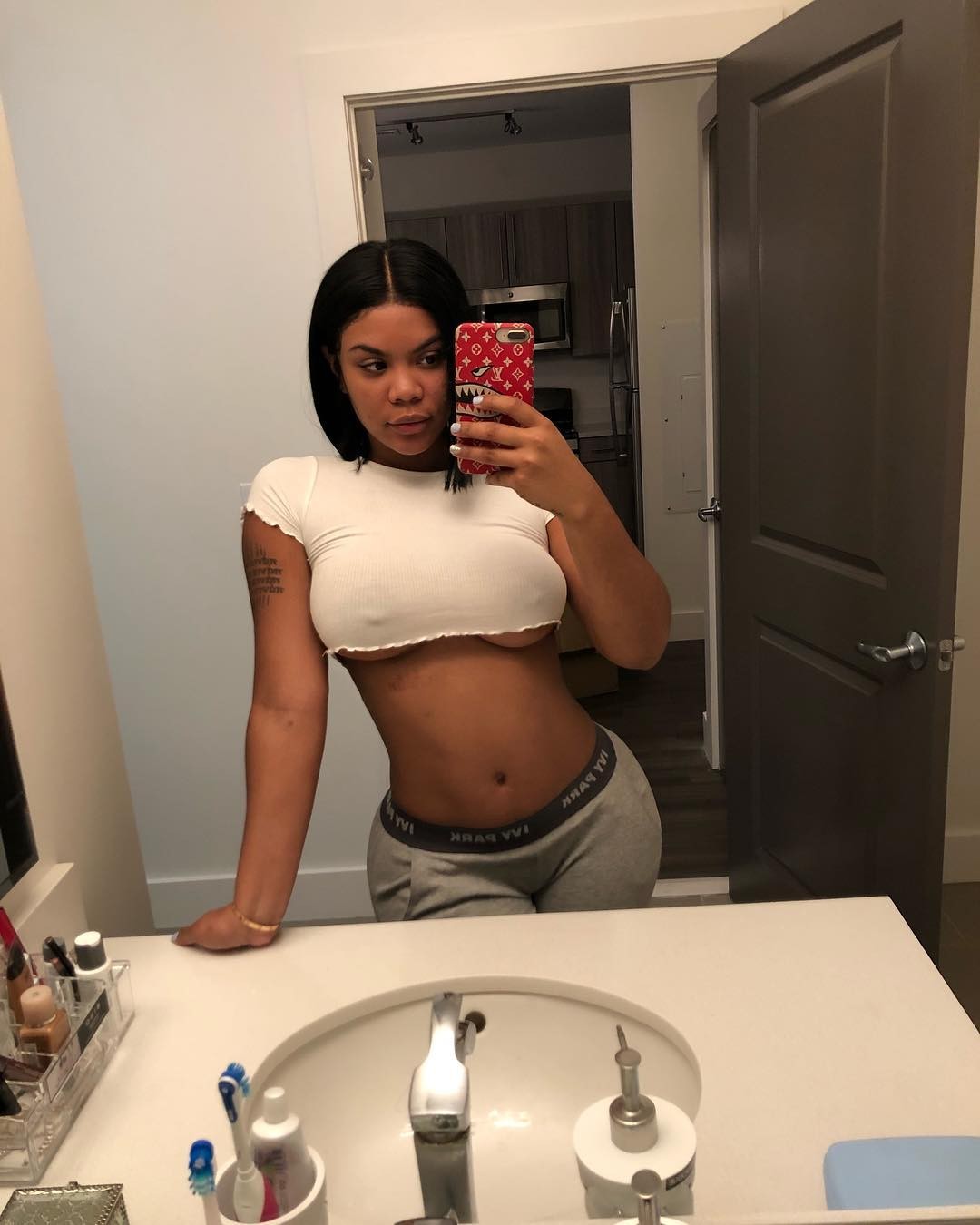 taylor-hing-nude-sexy-the-fappening-pro-54 taylor hing nude sexy the fappening pro 54