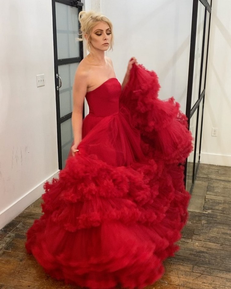 taylor-momsens-sexiest-pics-never-published-beffore-thefappening-cfd-6 Taylor Momsen Sexy In Red Dress