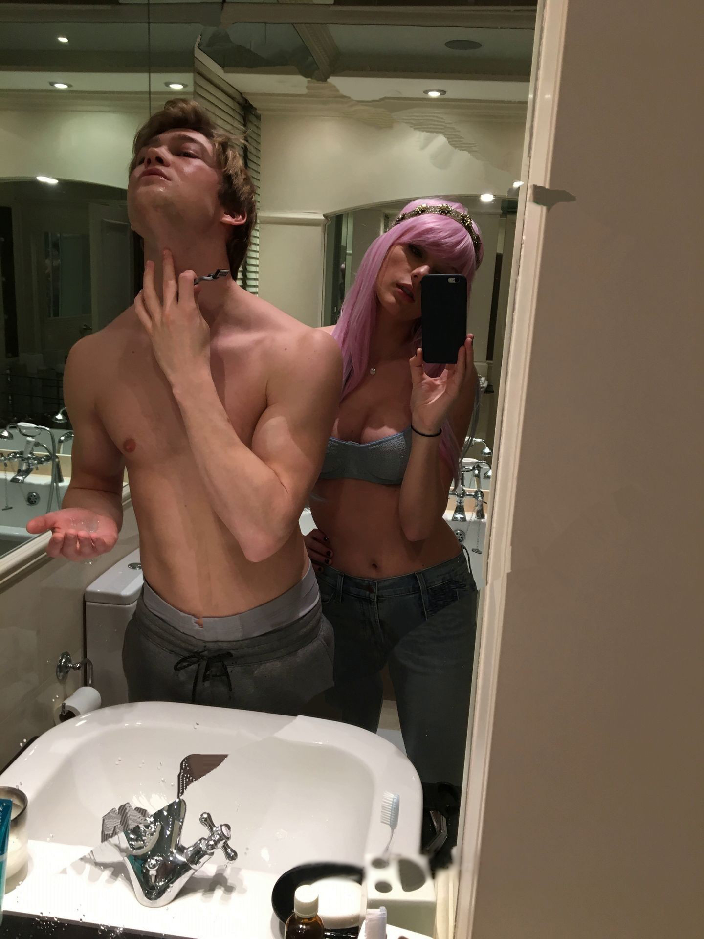 taylor-swift-nude-leaked-2021-thefappening-cfd-2 Taylor Swift Leaked Selfie