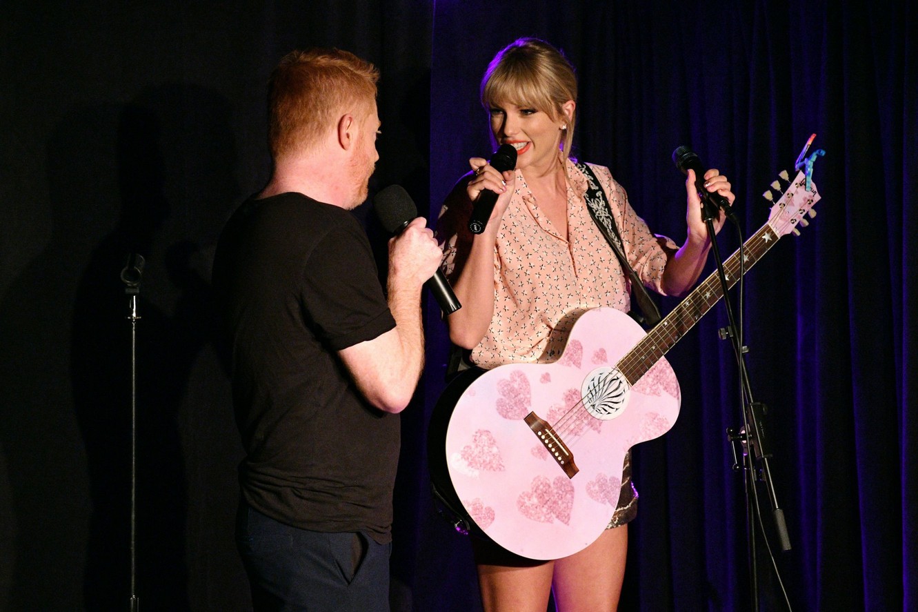 taylor-swift-sexy-legs-12 taylor swift sexy legs 12