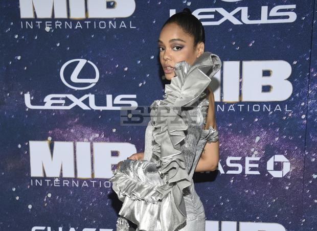 tessa thompson sexy mib 32