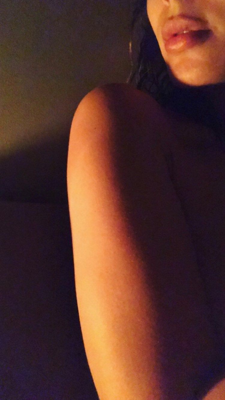 the-fappening-nadine-velazquez-topless-1 the fappening nadine velazquez topless 1