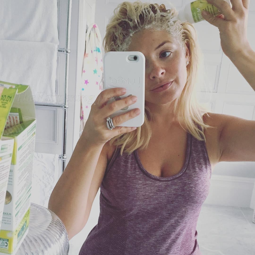 thefappening-pro-holly-willoughby-1 Holly Willoughby Leaked Selfie