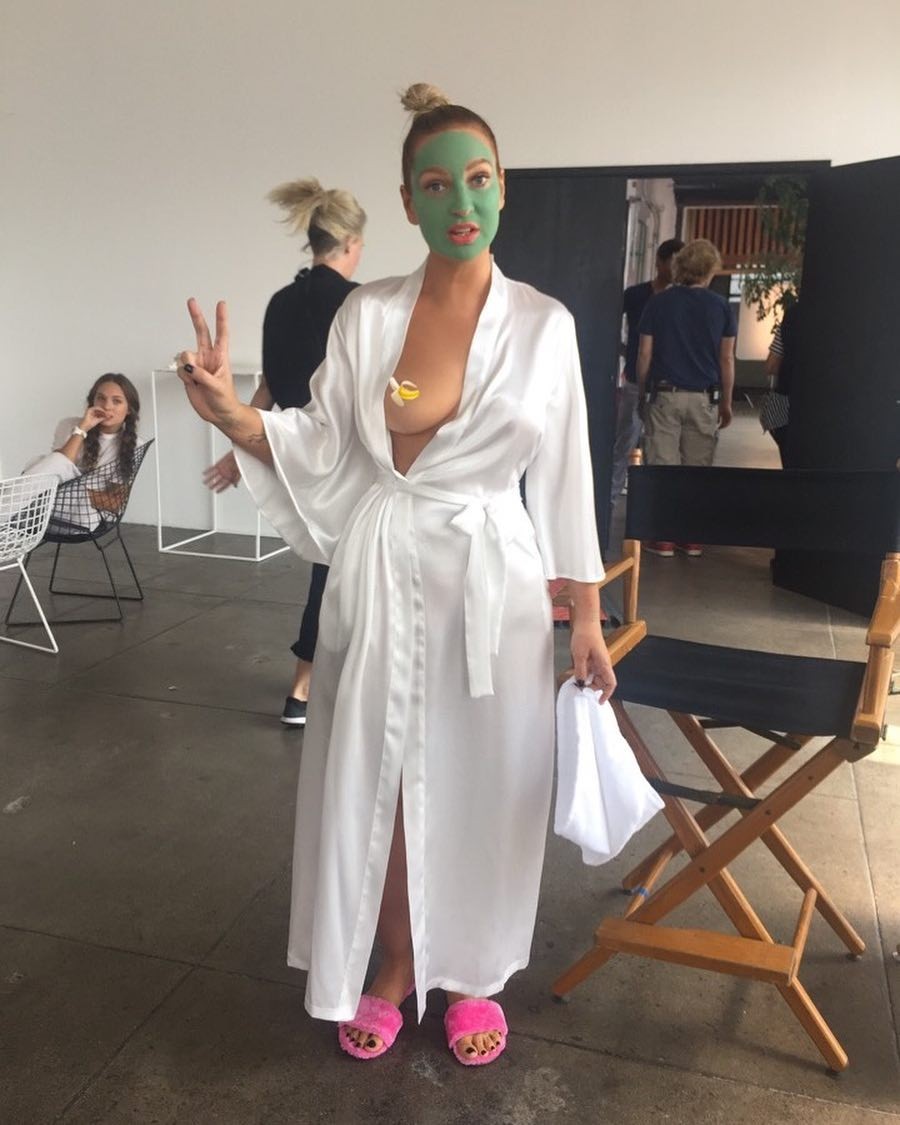 thefappening-sia-furler-topless-1-1 SIA Furler Topless