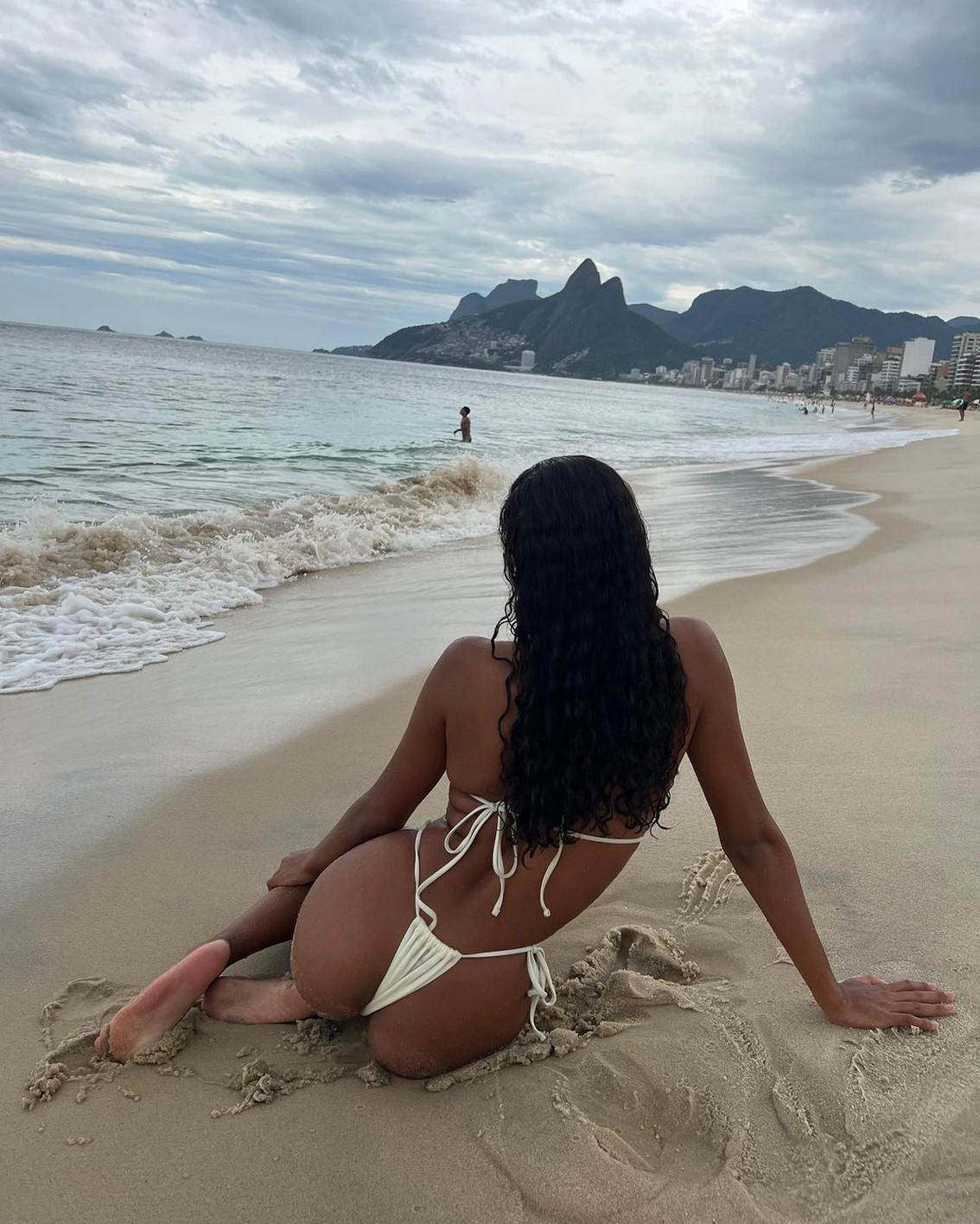 tina-kunakey-sexy-ass-in-a-bikini-thefappening-cfd-1-1 Tina Kunakey Sexy Ass In A Bikini