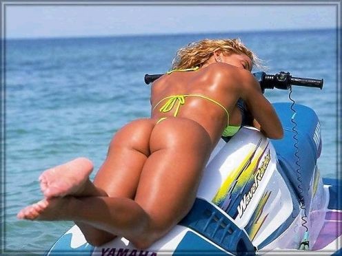trish-stratus-feet-thefappening-cfd-7 Trish Stratus Bare Feet And Ass