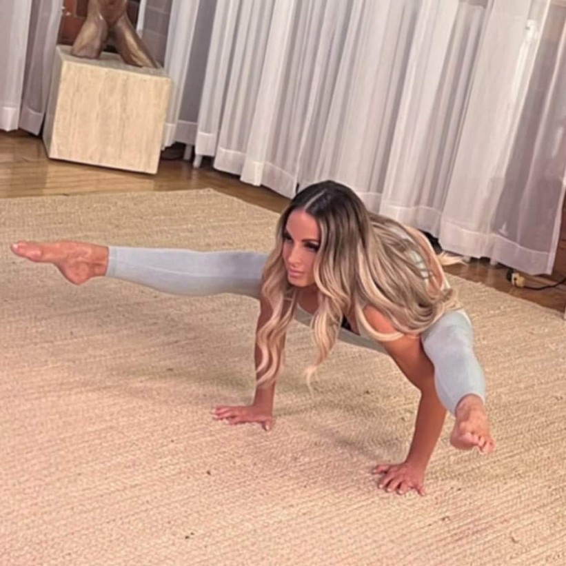 trish-stratus-hot-2023-thefappening-cfd-9 Trish Stratus Sexy Yoga
