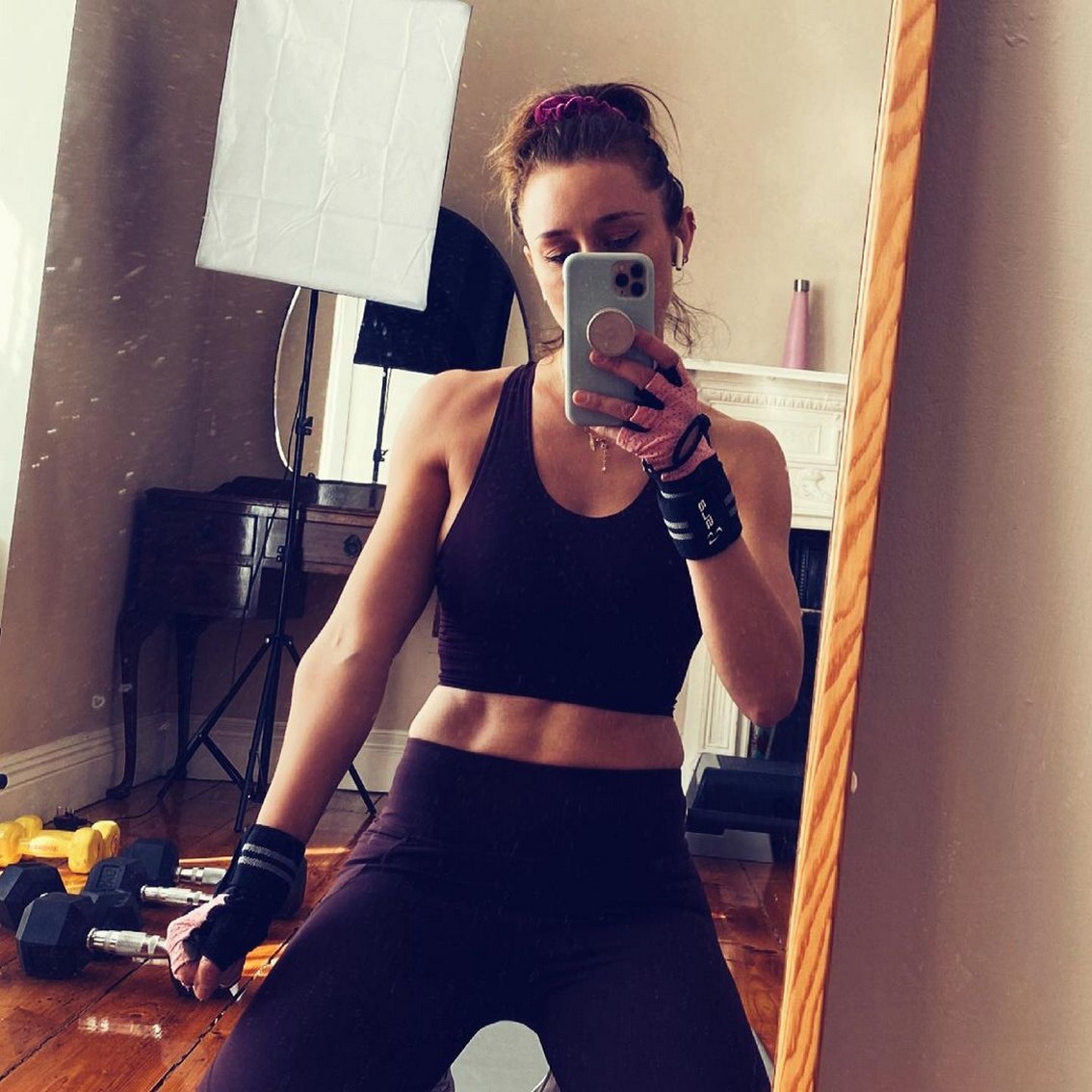 una-healy-hot-thefappening-cfd-23 Una Healy Selfie