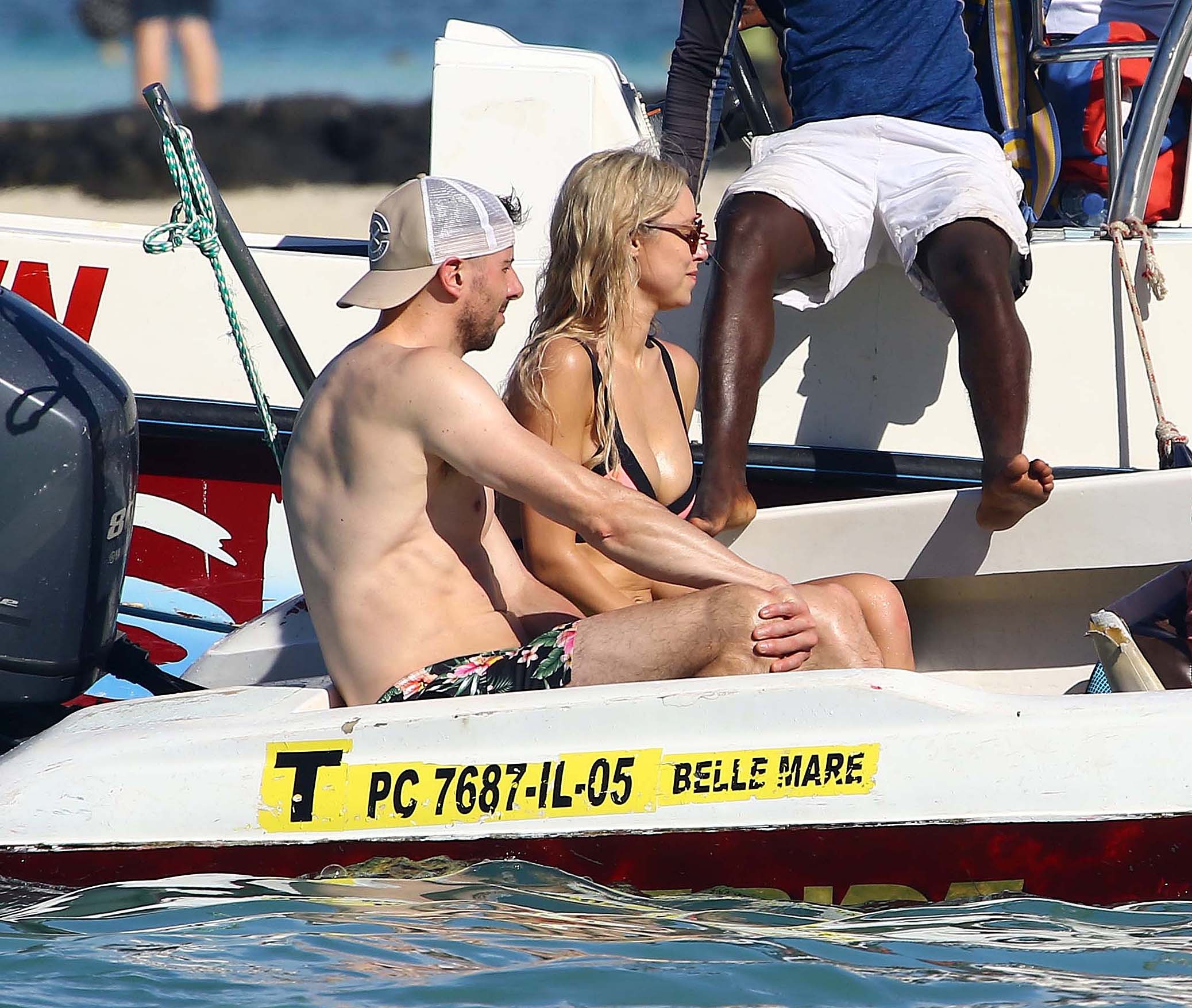 una-healy-sexy-bikini-11 una healy sexy bikini 11