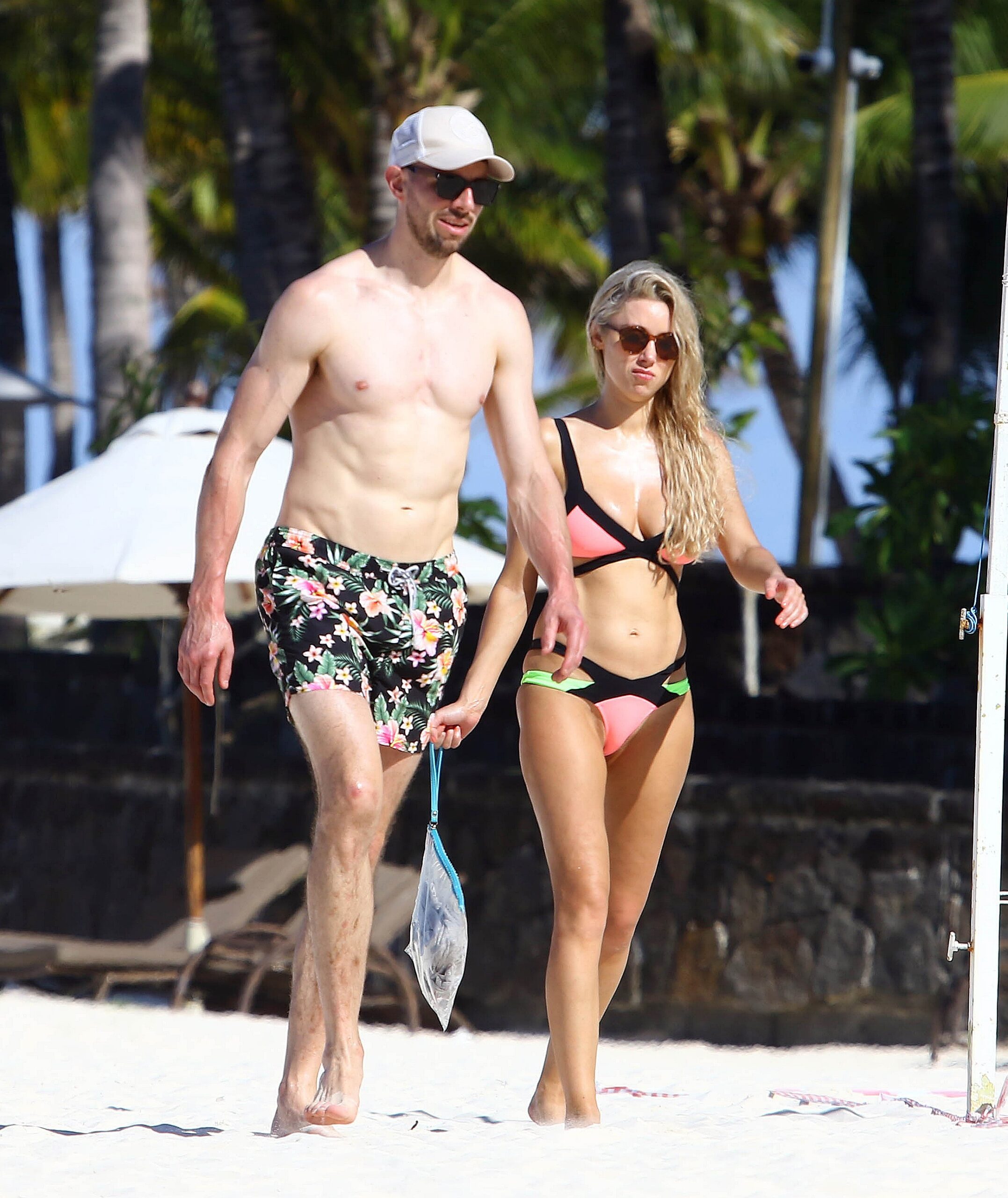 una-healy-sexy-bikini-14 una healy sexy bikini 14 scaled