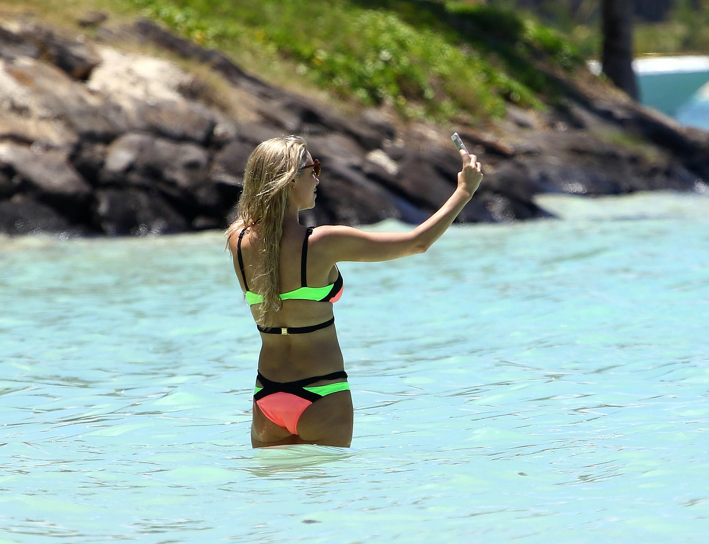 una-healy-sexy-bikini-4 una healy sexy bikini 4