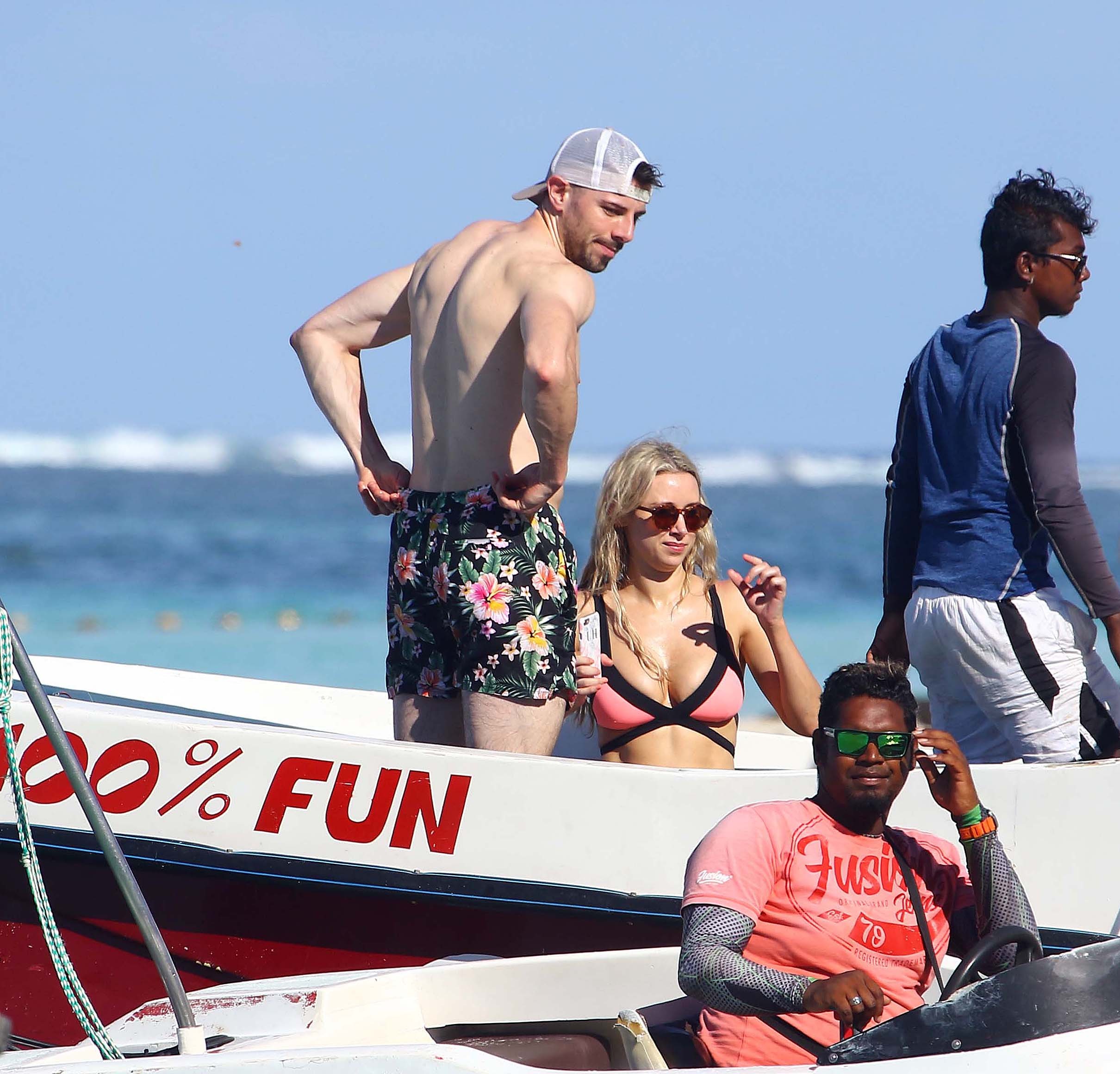 una-healy-sexy-bikini-8 una healy sexy bikini 8