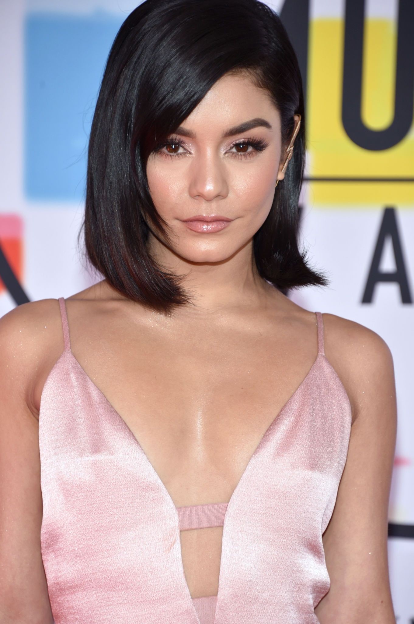 vanessa-hudgens-sexy-2019-3 vanessa hudgens sexy 2019 3