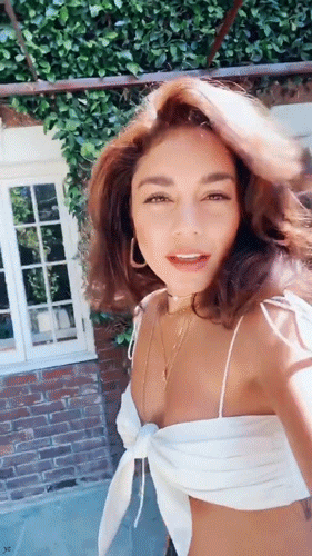 vanessa-hudgens-sexy-gif vanessa hudgens sexy gif