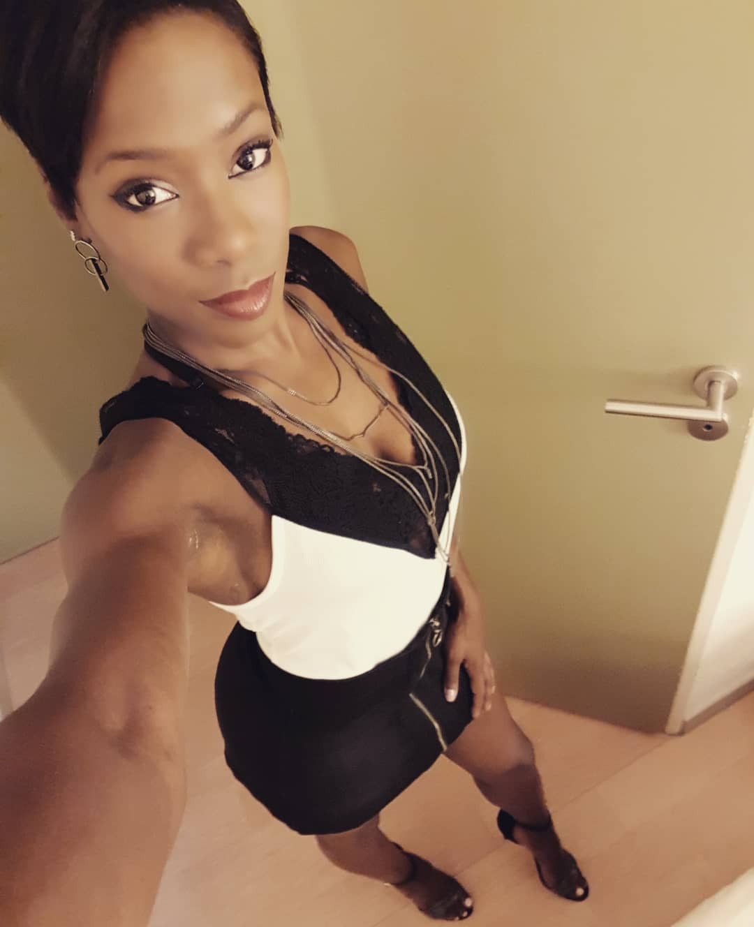 vanessa-james-sexy-skater-2019-17 vanessa james sexy skater 2019 17