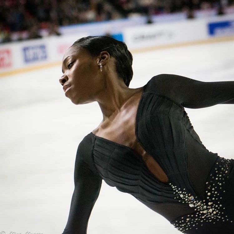 vanessa-james-sexy-skater-2019-27 vanessa james sexy skater 2019 27