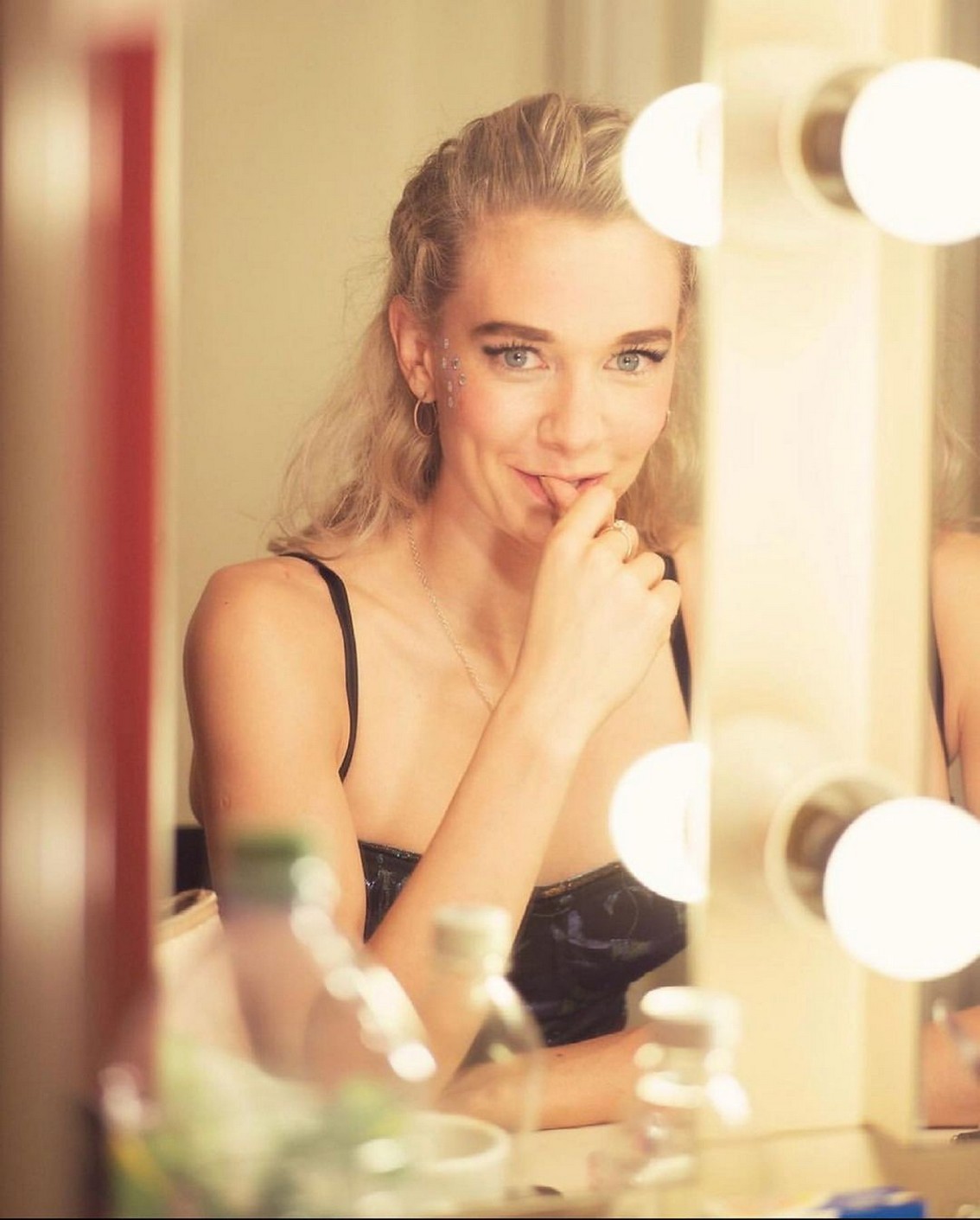 vanessa-kirby-selfie-unpublished-thefappening-cfd-12 vanessa kirby selfie unpublished thefappening cfd 12