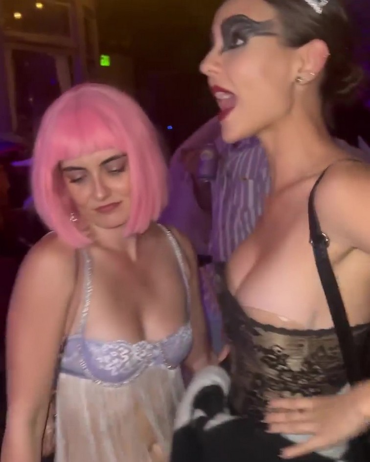 victoria-justice-sexy-halloween-thefappening-cfd-10 Victoria Justice Sideboobs
