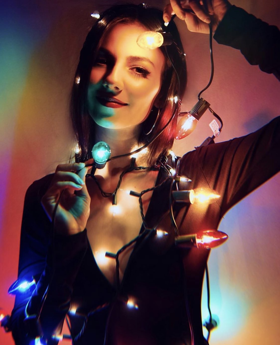 victoria-justice-sexy-holiday-lights-1 victoria justice sexy holiday lights 1