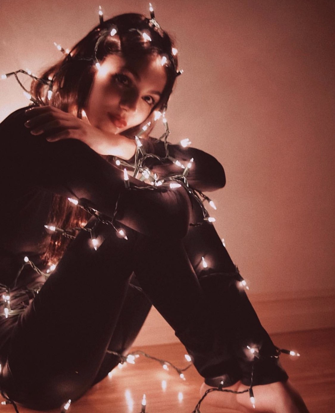 victoria-justice-sexy-holiday-lights-4 victoria justice sexy holiday lights 4