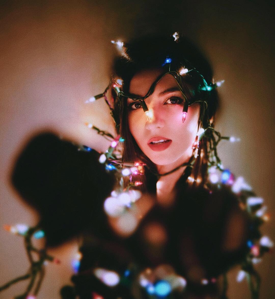 victoria-justice-sexy-holiday-lights-6 victoria justice sexy holiday lights 6