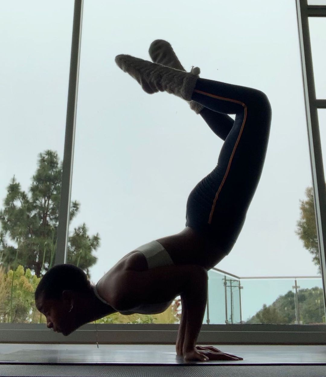willow-smith-in-tight-leggings-during-yoga-class-thefappening-cfd-1 Willow Smith In Tight Leggings During Yoga Class