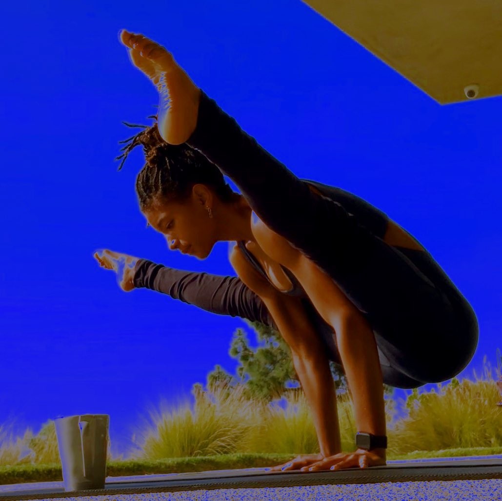 willow-smith-in-tight-leggings-during-yoga-class-thefappening-cfd-10 Willow Smith Barefoot