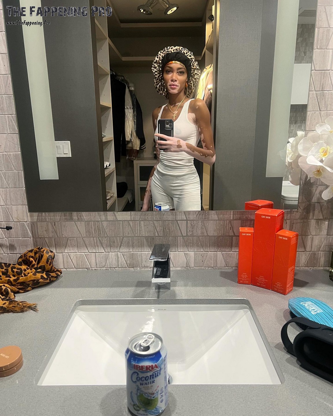 winnie-harlow-feet-thefappening-cfd-2 Winnie Harlow Braless
