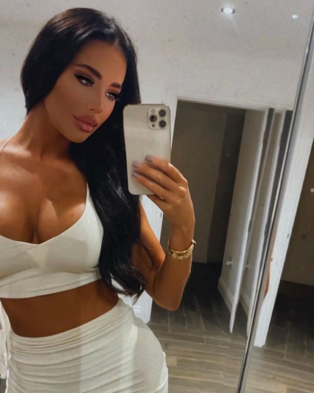 yazmin-oukhellou-tits-on-selfie-thefappening-cfd-11 Yazmin Oukhellou Hot Selfie