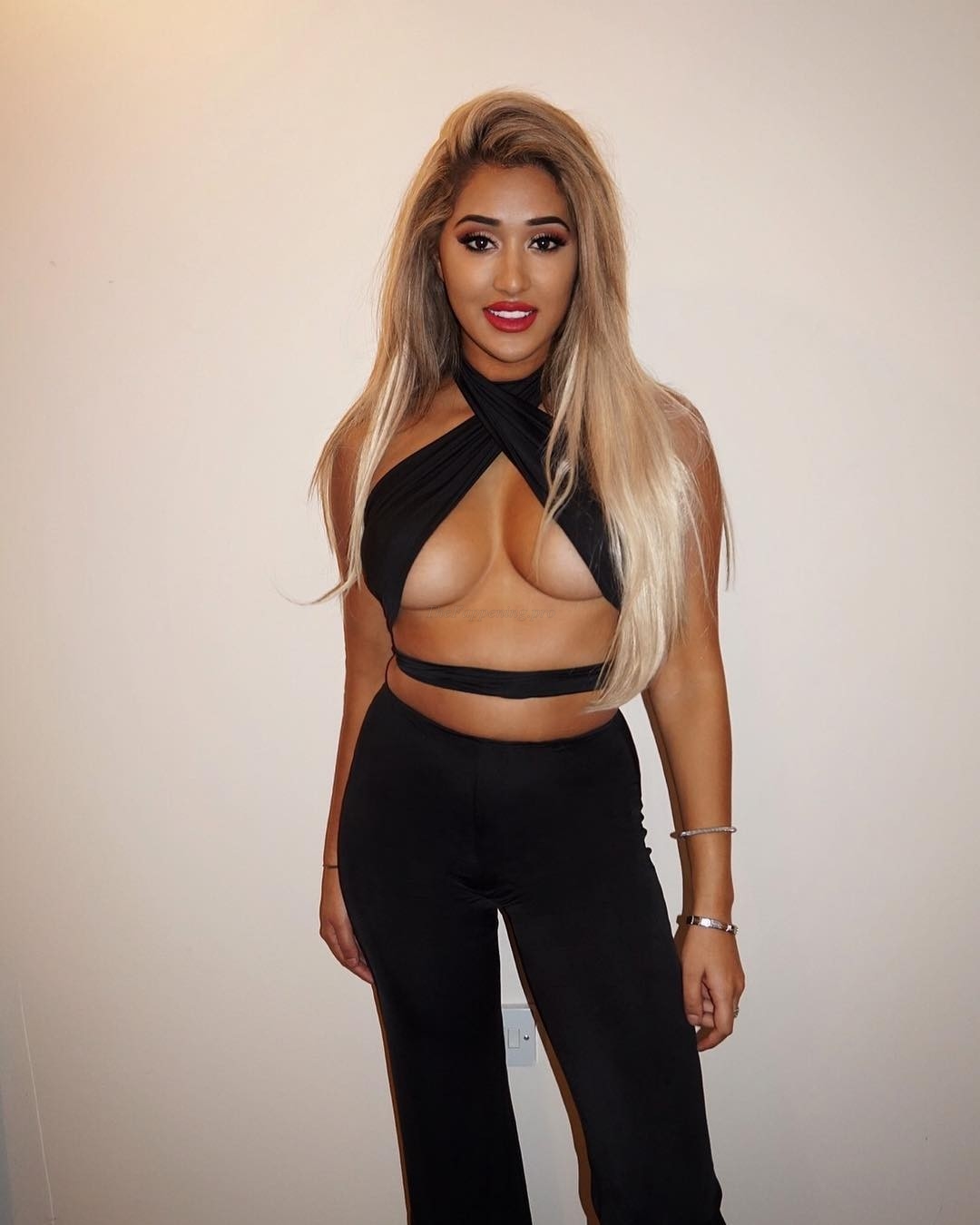 zahida-allen-sexy-revealing-3 zahida allen sexy revealing 3