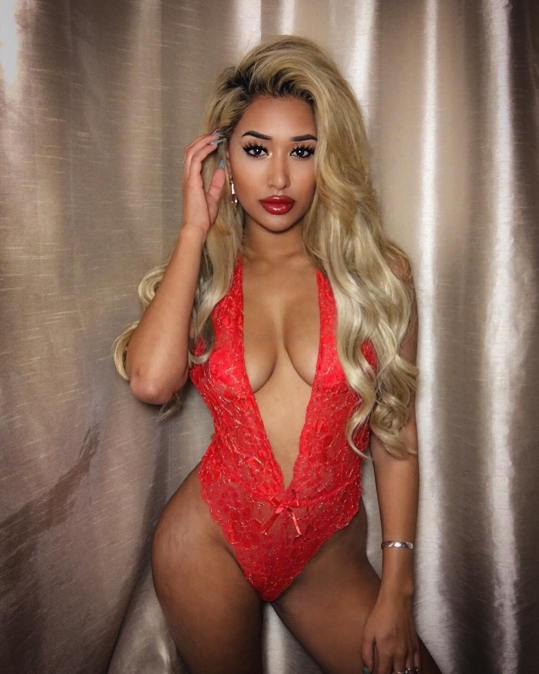 zahida-allen-sexy-revealing-32 zahida allen sexy revealing 32