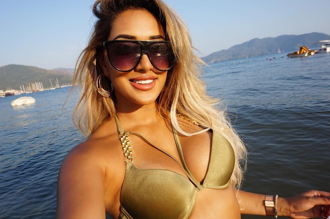 zahida-allen-tits-explicit-6 zahida allen tits explicit 6