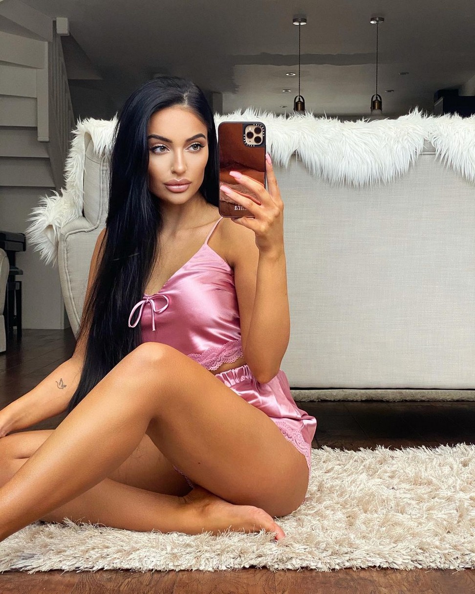 zara-anne-sexy-thefappening-cfd-4 Zara Anne Barefoot Selfie